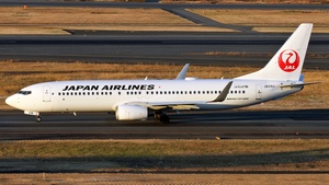 Photo of JA319J - Boeing 737-846 operated by Japan Airlines
