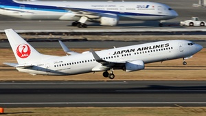 Photo of JA348J - Boeing 737-846 operated by Japan Airlines