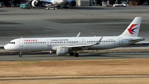 Photo of B-8575 - Airbus A321-211 operated by China Eastern Airlines