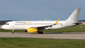 Photo of EC-MEA - Airbus A320-232 operated by Vueling