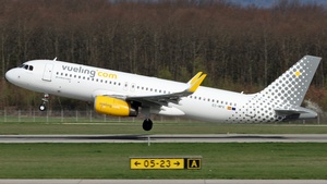Photo of EC-MFK - Airbus A320-232 operated by Vueling