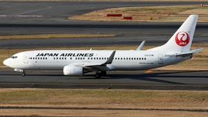 Photo of JA303J - Boeing 737-846 operated by Japan Airlines