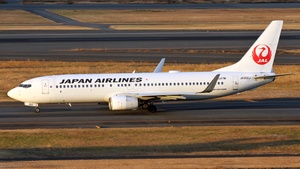 Photo of JA302J - Boeing 737-846 operated by Japan Airlines