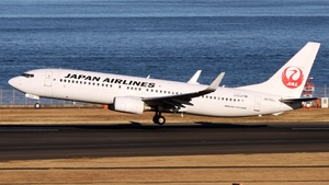 Photo of JA330J - Boeing 737-846 operated by Japan Airlines
