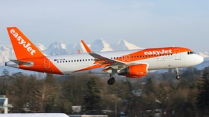Photo of G-EZOM - Airbus A320-214 operated by easyJet