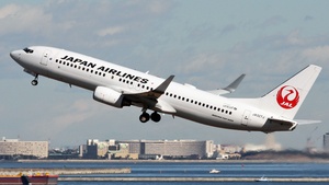 Photo of JA327J - Boeing 737-846 operated by Japan Airlines