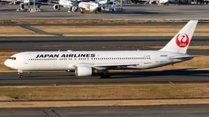 Photo of JA8986 - Boeing 767-346 operated by Japan Airlines