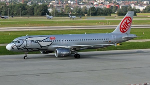 Photo of D-ABHL - Airbus A320-214 operated by Air Berlin