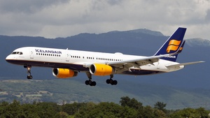 Photo of TF-ISZ - Boeing 757-223 operated by Icelandair