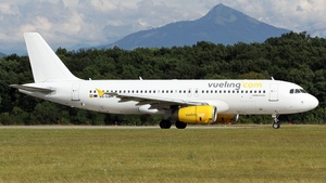 Photo of EC-LQM - Airbus A320-232 operated by Vueling