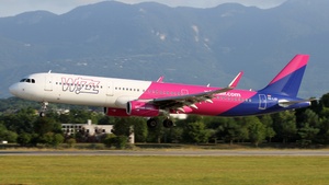 Photo of HA-LXD - Airbus A321-231 operated by Wizz Air
