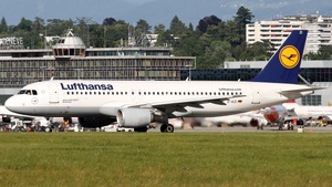 Photo of D-AIZI - Airbus A320-214 operated by Lufthansa