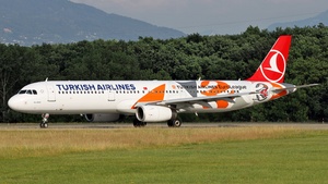 Photo of TC-JRO - Airbus A321-231 operated by Turkish Airlines