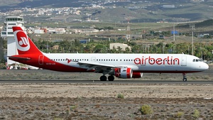 Photo of OE-LCE - Airbus A321-211 operated by Air Berlin (opb Niki)