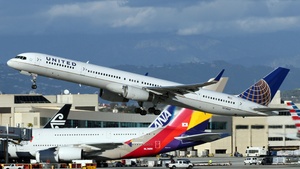 Photo of N73860 - Boeing 757-33N operated by United Airlines