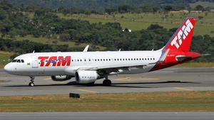 Photo of PR-MYX - Airbus A320-214 operated by LATAM Airlines Brasil