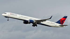 Photo of N582NW - Boeing 757-351 operated by Delta Air Lines