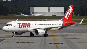 Photo of PR-TYF - Airbus A320-214 operated by TAM Linhas Aéreas