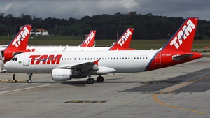 Photo of PR-MHK - Airbus A320-214 operated by TAM Linhas Aéreas