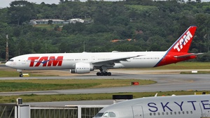 Photo of PT-MUI - Boeing 777-32W(ER) operated by TAM Linhas Aéreas