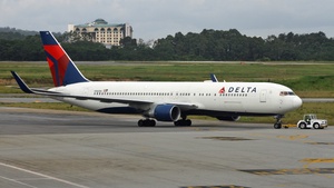 Photo with serial 25985 - Boeing 767-332(ER)