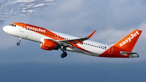 Photo of G-EZOT - Airbus A320-214 operated by easyJet