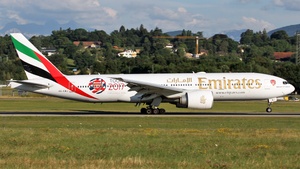 Photo of A6-EWJ - Boeing 777-21H(LR) operated by Emirates