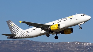 Photo of EC-MBK - Airbus A320-214 operated by Vueling
