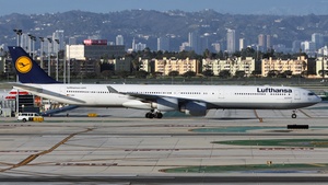 Photo of D-AIHI - Airbus A340-642 operated by Lufthansa
