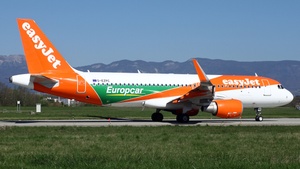 Photo of G-EZPC - Airbus A320-214 operated by easyJet