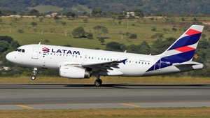 Photo of PT-TMO - Airbus A319-132 operated by LATAM Airlines Brasil