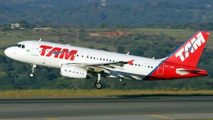 Photo of PT-TMI - Airbus A319-132 operated by TAM Linhas Aéreas