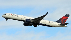 Photo of N727TW - Boeing 757-231 operated by Delta Air Lines