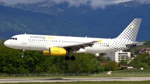 Photo of EC-LRM - Airbus A320-232 operated by Vueling