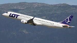 Photo of SP-LNE - Embraer ERJ-195LR operated by LOT Polish Airlines