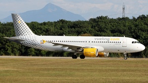 Photo of EC-KCU - Airbus A320-216 operated by Vueling