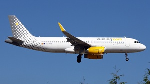 Photo of EC-MGE - Airbus A320-232 operated by Vueling
