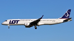 Photo of SP-LND - Embraer ERJ-195LR operated by LOT Polish Airlines