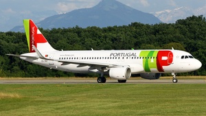 Photo of CS-TNT - Airbus A320-214 operated by TAP Air Portugal