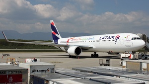 Photo of PT-MSY - Boeing 767-316(ER) operated by LATAM Airlines Brasil