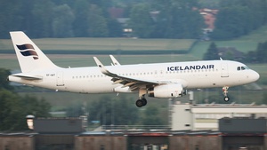 Photo of TF-IAT - Airbus A320-232 operated by Icelandair