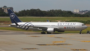 Photo of N175DZ - Boeing 767-332(ER) operated by Delta Air Lines