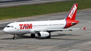 Photo of PT-MZT - Airbus A320-232 operated by TAM Linhas Aéreas