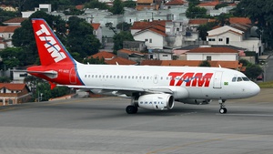 Photo of PT-MZE - Airbus A319-132 operated by TAM Linhas Aéreas