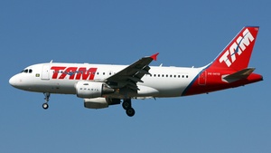 Photo of PR-MYB - Airbus A319-112 operated by TAM Linhas Aéreas