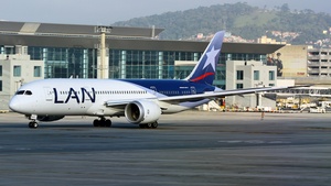 Photo of CC-BBH - Boeing 787-8 Dreamliner operated by LAN Airlines