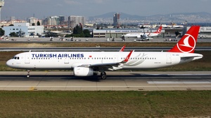 Photo of TC-JSU - Airbus A321-231 operated by Turkish Airlines