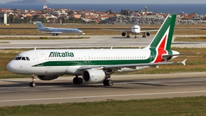 Photo of EI-IKB - Airbus A320-214 operated by Alitalia