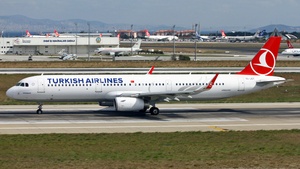Photo of TC-JST - Airbus A321-231 operated by Turkish Airlines