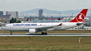 Photo of TC-LNA - Airbus A330-223 operated by Turkish Airlines